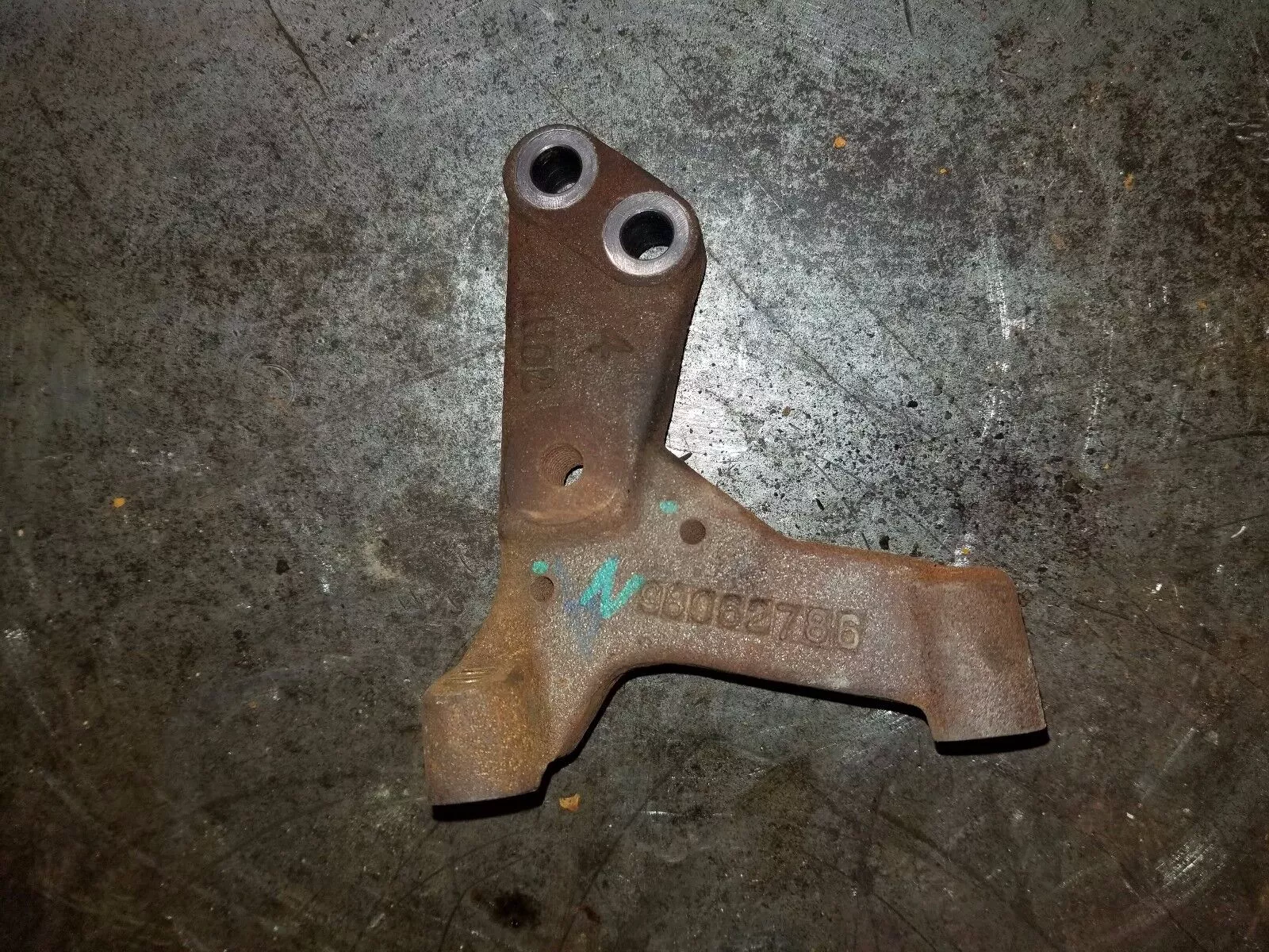 2011-2015 LML BY-PASS VALVE BRACKET 98062786